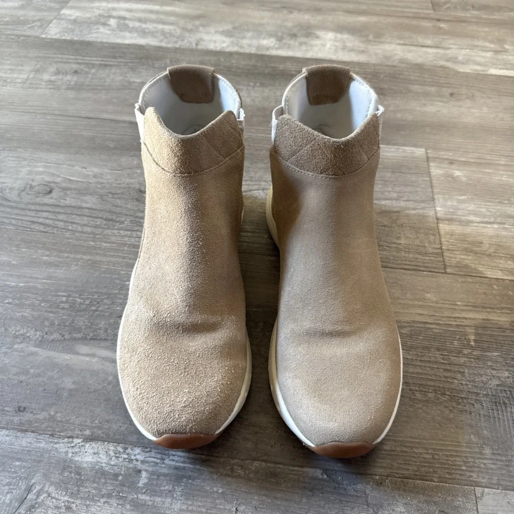 Reebok Women's Tan/Beige Ers Deluxe Chelsea Shoes SLIP ON BOOTS BOOTIES Size 9
